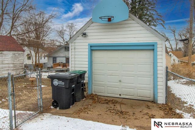 2870 Iowa Street, Omaha, NE 68112