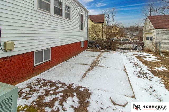 2870 Iowa Street, Omaha, NE 68112