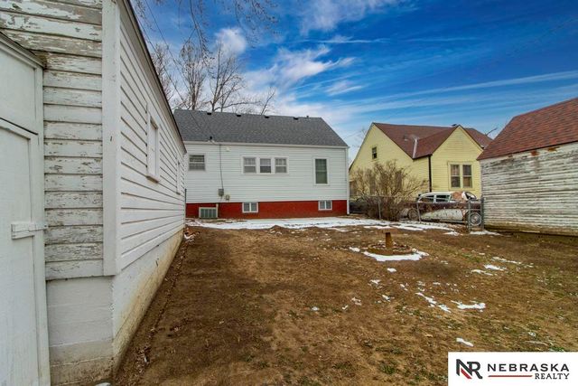 2870 Iowa Street, Omaha, NE 68112