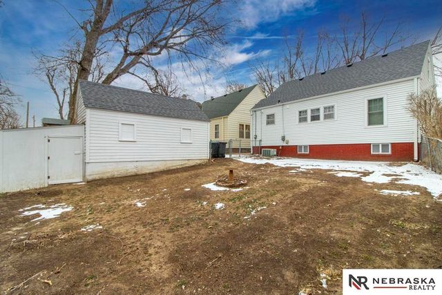 2870 Iowa Street, Omaha, NE 68112