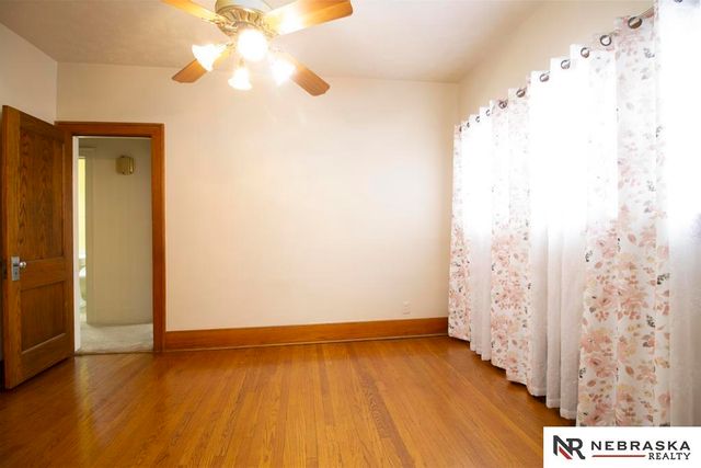 2870 Iowa Street, Omaha, NE 68112