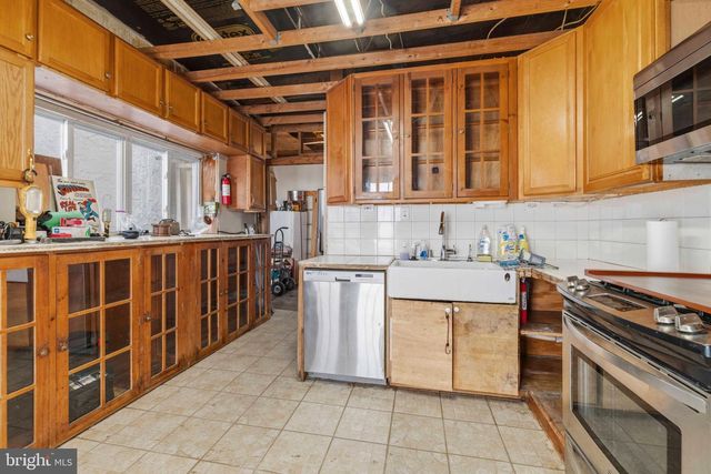 2360 E YORK ST, Philadelphia, PA 19125