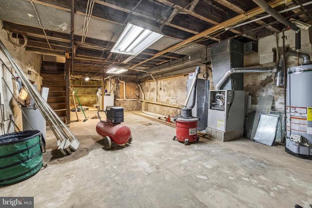 2360 E YORK ST, Philadelphia, PA 19125