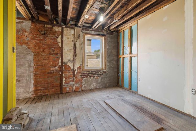 2360 E YORK ST, Philadelphia, PA 19125