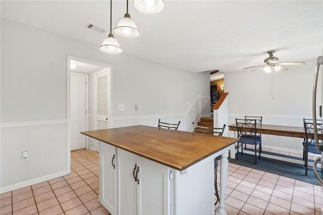 993 Medina SW Drive, Lilburn, GA 30047