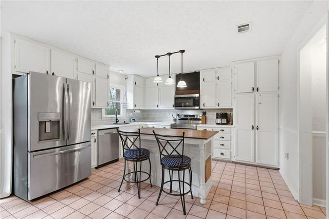 993 Medina SW Drive, Lilburn, GA 30047