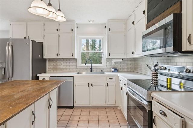 993 Medina SW Drive, Lilburn, GA 30047