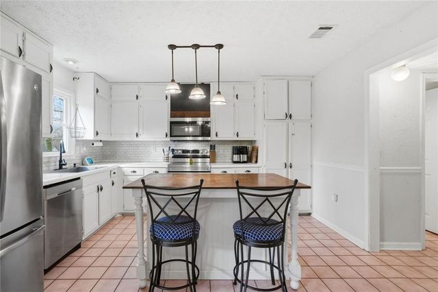 993 Medina SW Drive, Lilburn, GA 30047