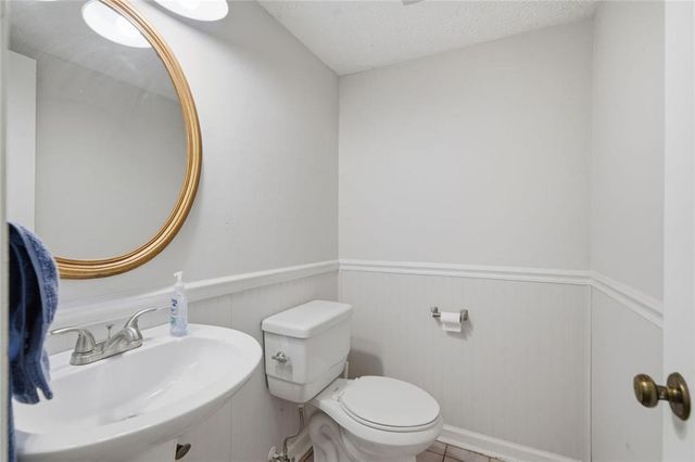 993 Medina SW Drive, Lilburn, GA 30047