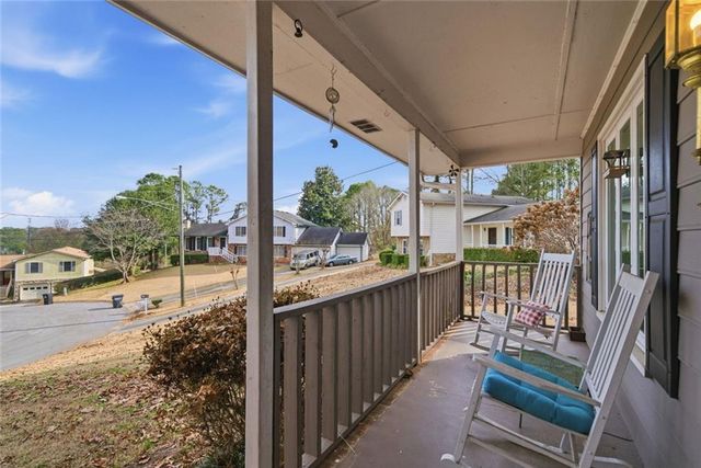 993 Medina SW Drive, Lilburn, GA 30047