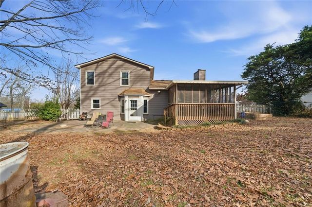 993 Medina SW Drive, Lilburn, GA 30047