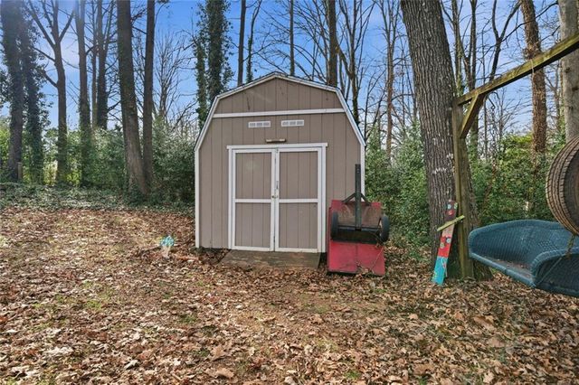 993 Medina SW Drive, Lilburn, GA 30047