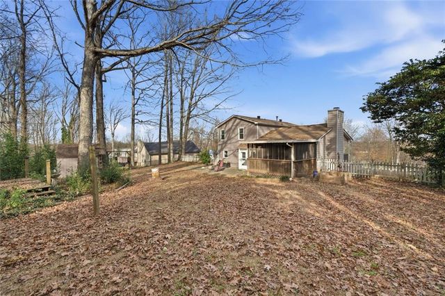 993 Medina SW Drive, Lilburn, GA 30047