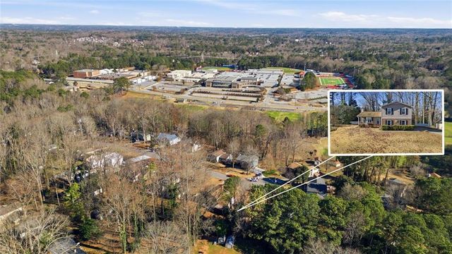 993 Medina SW Drive, Lilburn, GA 30047