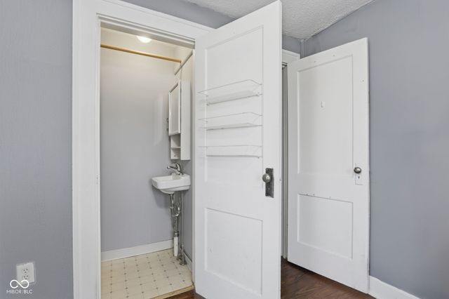 140 N 6th Avenue, Beech Grove, IN 46107