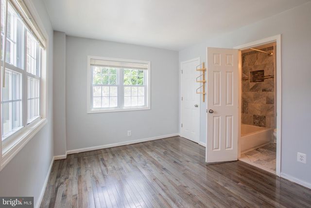 5517 HUNT PL NE, Washington, DC 20019