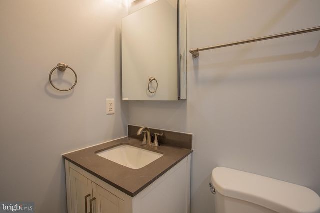 5517 HUNT PL NE, Washington, DC 20019