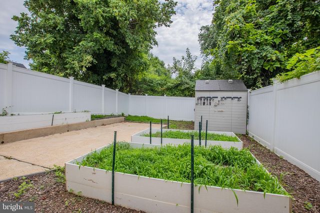 5517 HUNT PL NE, Washington, DC 20019