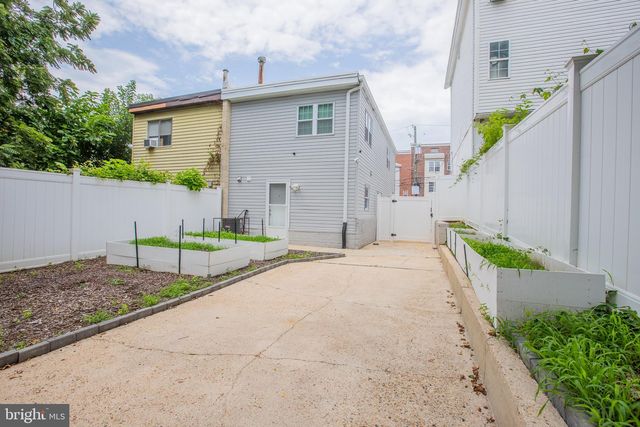 5517 HUNT PL NE, Washington, DC 20019