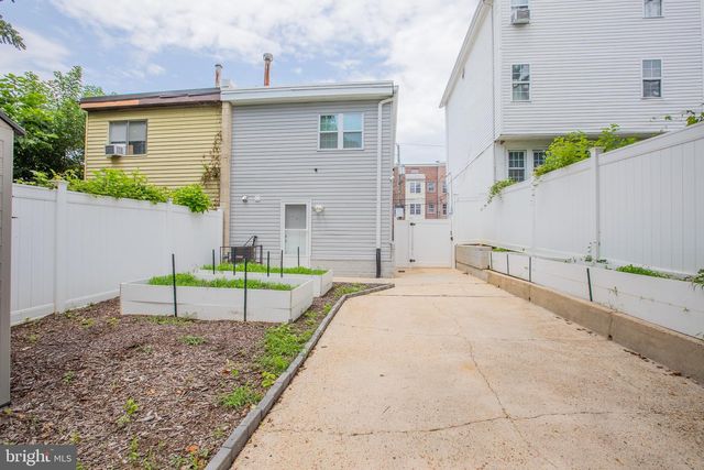 5517 HUNT PL NE, Washington, DC 20019