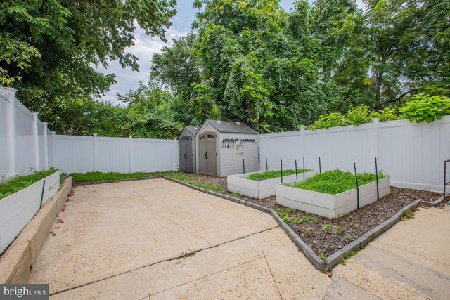 5517 HUNT PL NE, Washington, DC 20019