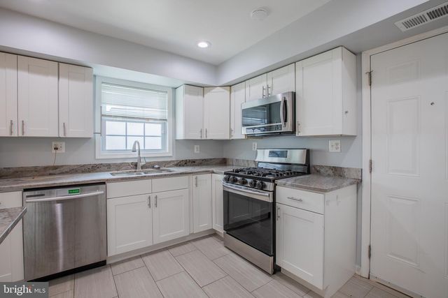 5517 HUNT PL NE, Washington, DC 20019