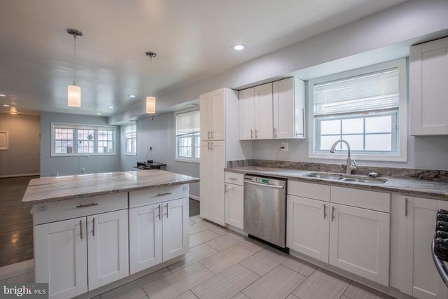 5517 HUNT PL NE, Washington, DC 20019