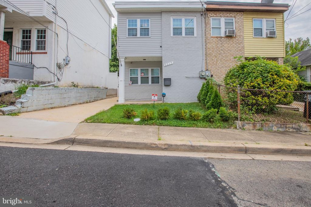 5517 HUNT PL NE, Washington, DC 20019