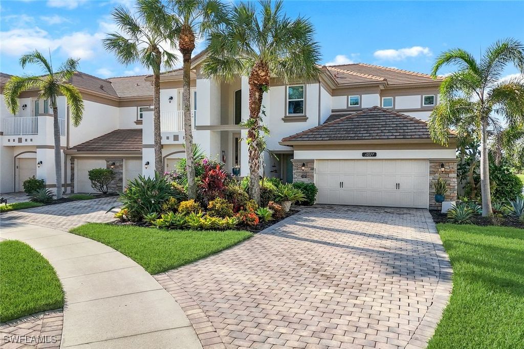9221 Quartz LN 9-202, Naples, FL 34120