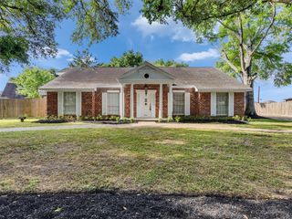 7814 Knob Hill Avenue, Pasadena, TX 77505