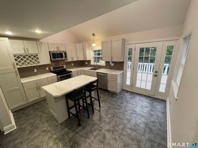 86 Ferndale Avenue, Stratford, CT 06614