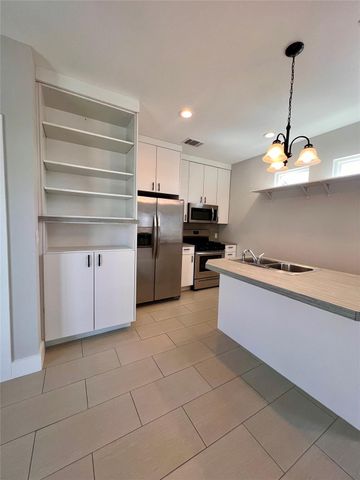 1101 Stobaugh ST B, Austin, TX 78757