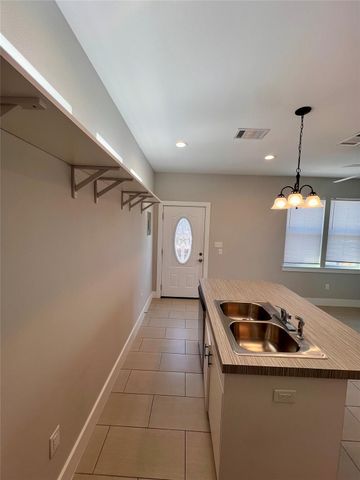 1101 Stobaugh ST B, Austin, TX 78757