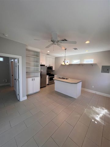 1101 Stobaugh ST B, Austin, TX 78757