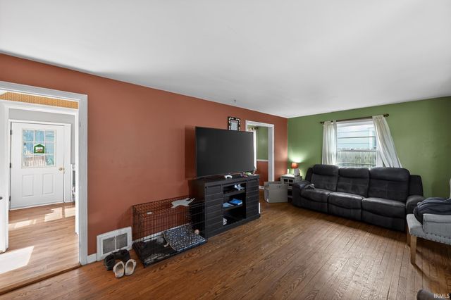 1010 W Lawrence Street, Mishawaka, IN 46545