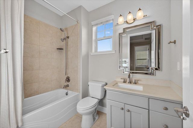 11664 Bella Verde Avenue, Fresno, CA 93730