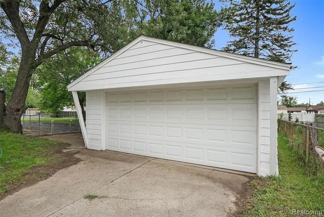 34748 Glen Street, Westland, MI 48186