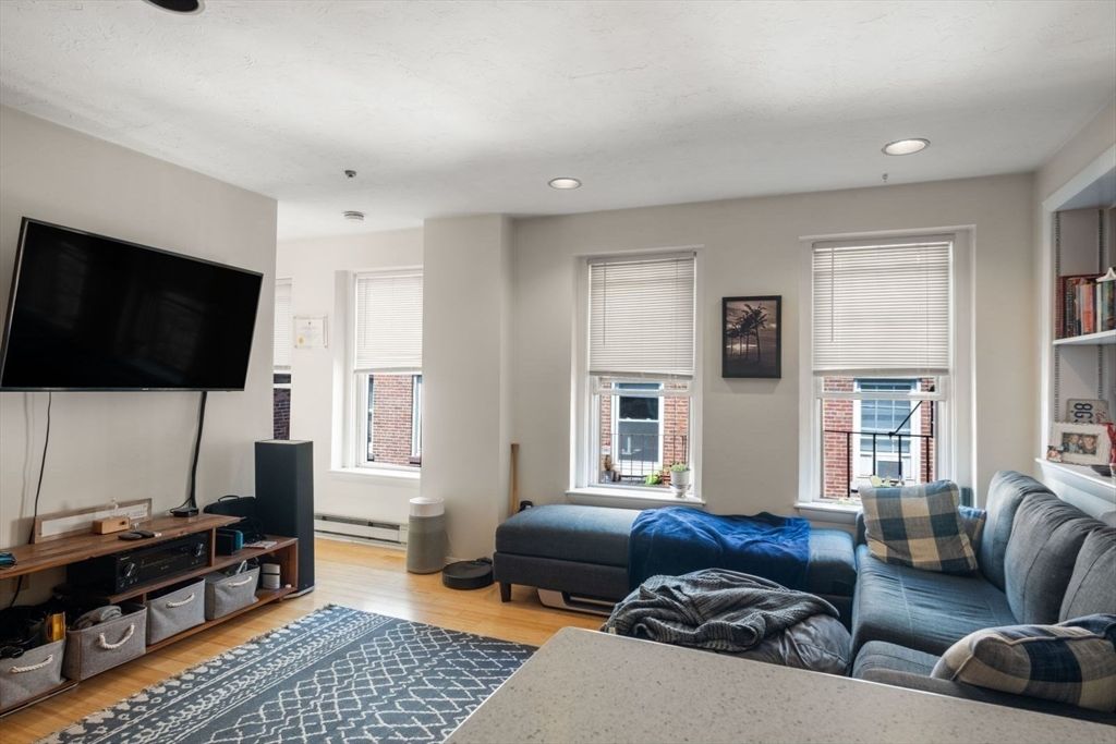 38A Charter Street 7, Boston, MA 02113