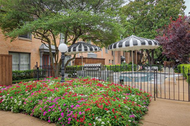 7830 Meadow Park Drive 109, Dallas, TX 75230