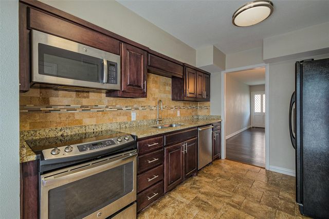 7830 Meadow Park Drive 109, Dallas, TX 75230