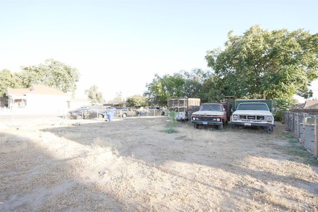 531 Flower Street, Bakersfield, CA 93305