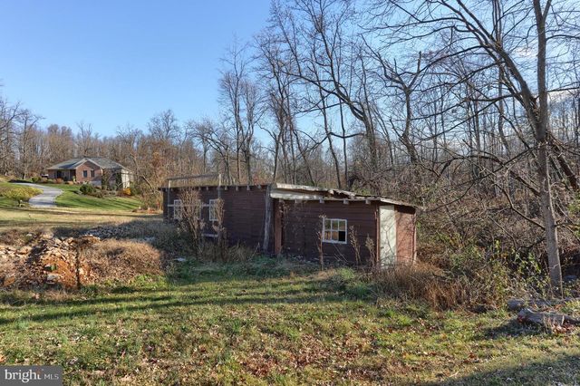 433 SHEEP HILL RD, Newmanstown, PA 17073