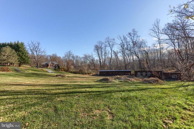 433 SHEEP HILL RD, Newmanstown, PA 17073