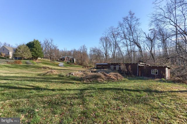 433 SHEEP HILL RD, Newmanstown, PA 17073