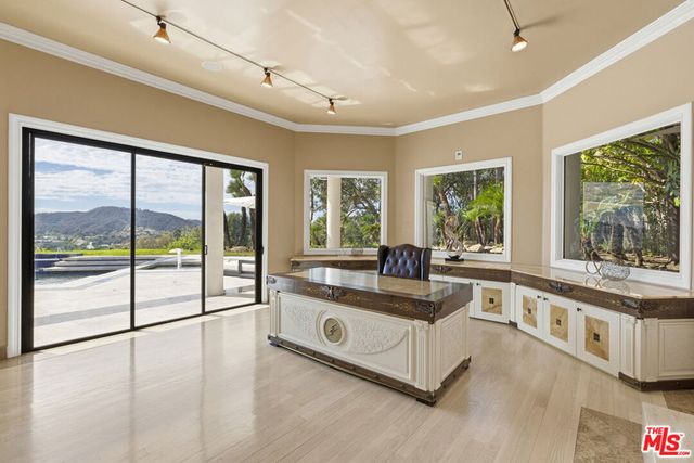 24366 La Masina Court, Calabasas, CA 91302