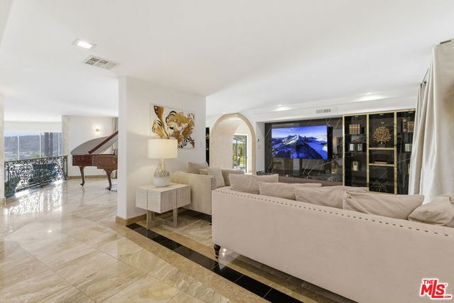 24366 La Masina Court, Calabasas, CA 91302