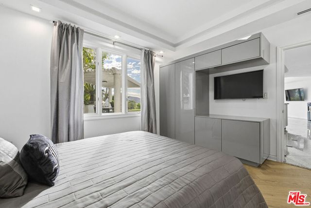 24366 La Masina Court, Calabasas, CA 91302