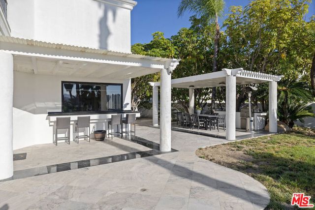 24366 La Masina Court, Calabasas, CA 91302