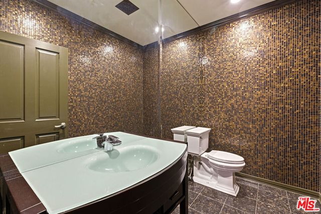 24366 La Masina Court, Calabasas, CA 91302