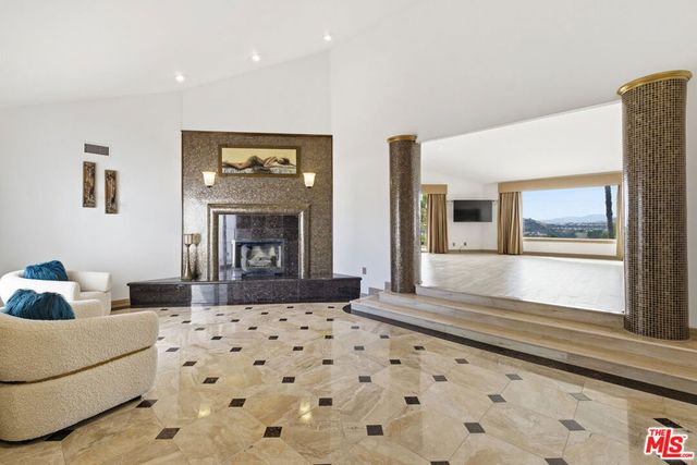 24366 La Masina Court, Calabasas, CA 91302